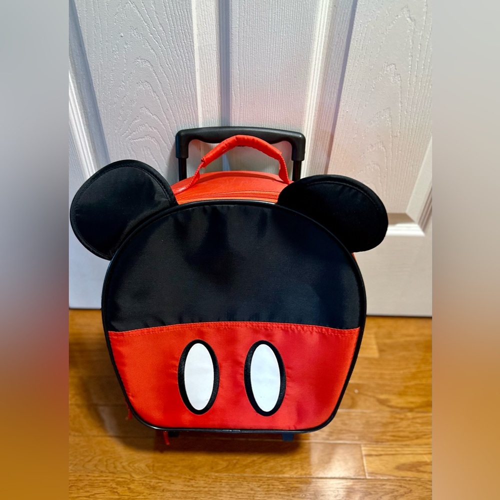 Kids rolling travel suitcase